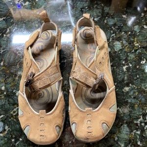 Merrill closed toe sandals 37